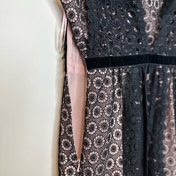 Boutique Moschino Floral Lace Sleeveless Dress in Black/Nude - Size 4 Aeffe NWT - Picture 9 of 16
